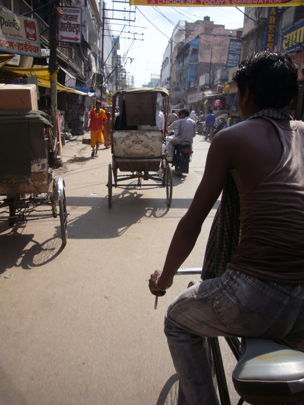 Travel - India - Varanasi - Narrow Backstreets